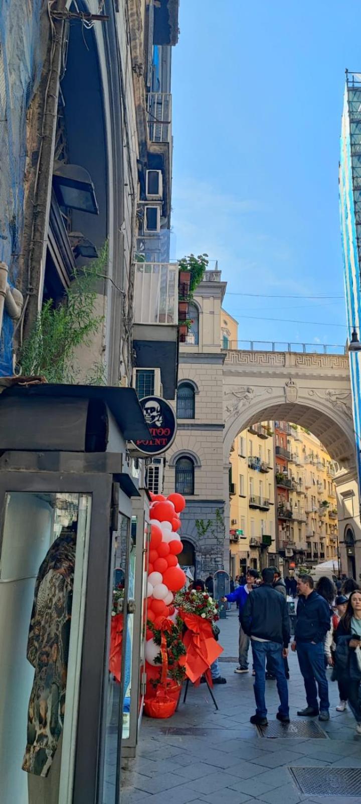 La Chicca Appartamento Intero Nei Quartieri Spagnoli Napoli Ngoại thất bức ảnh